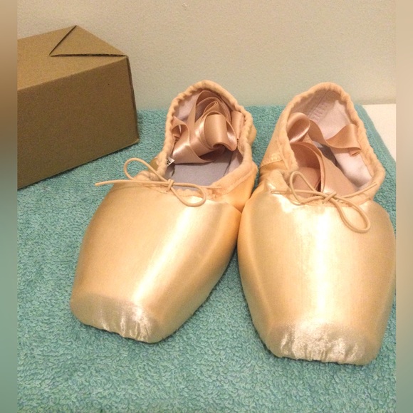 Pink Satin Ballet Pointe Slippers - Picture 4 of 9